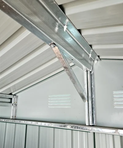 The internal support beam