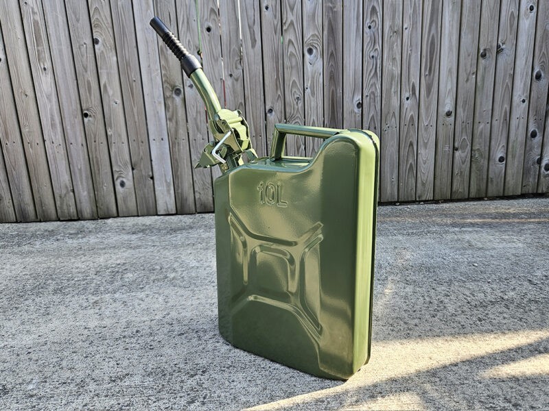 The 10L jerry can with Spout in green