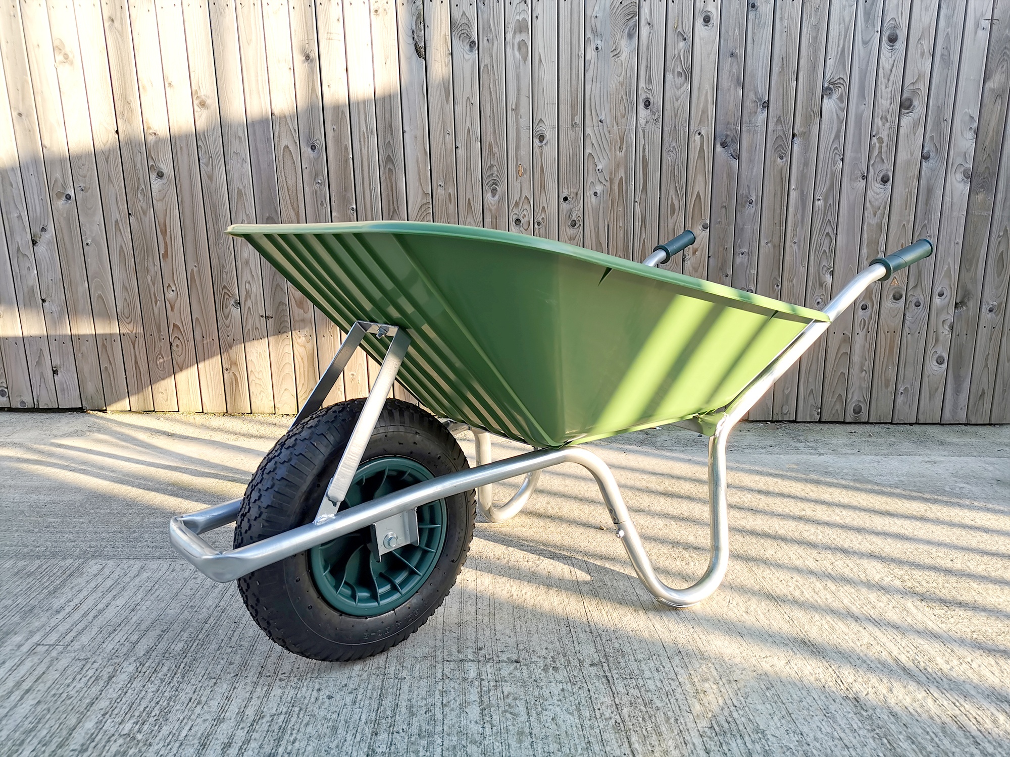 small wheelbarrow 90l - ideal for the garden - sheds