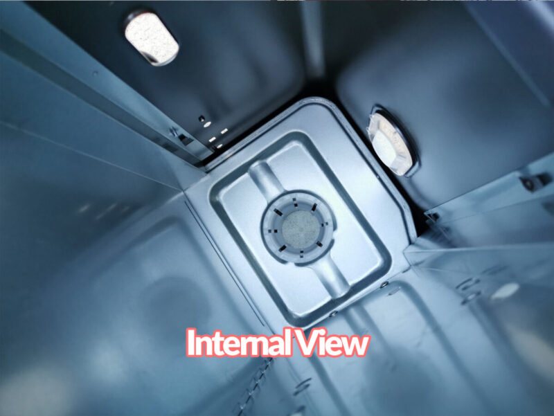 The internal view of the powerful heater, the kero 4600. It's a blue-si;lver colour and sleek in it's construction. There is a reservoir for fuel at the bottom. Two clear displays allow the user to see the fuel level through the body of the machine