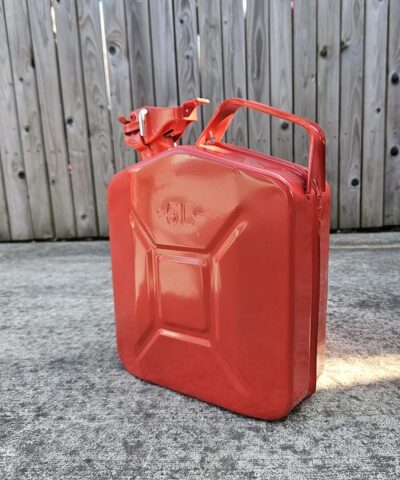 The small 5L jerry can in red