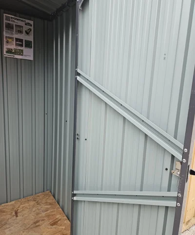 The bracing on the internal walls