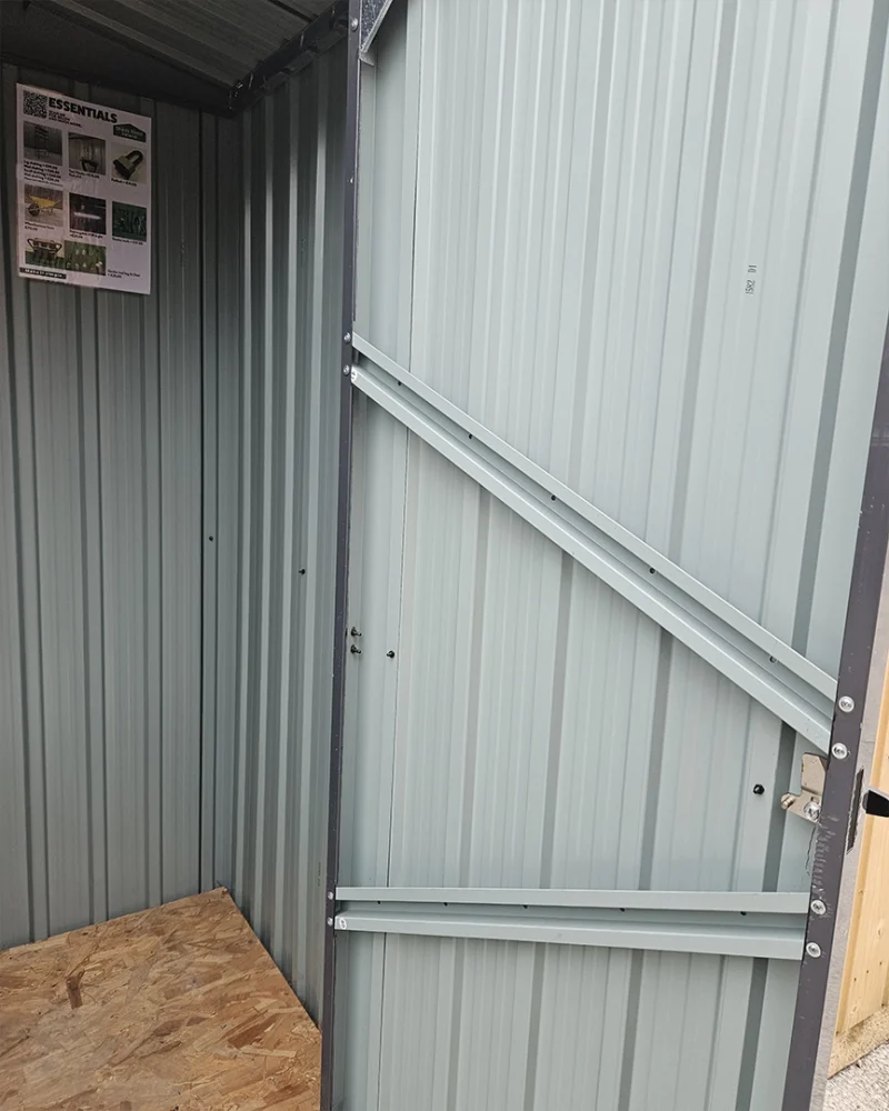The bracing on the internal walls