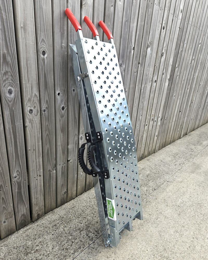 Side profile of the folding ramp