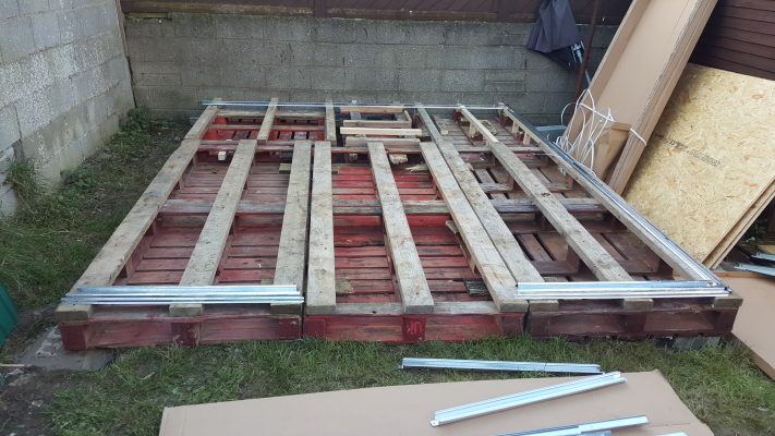 A base made entirely of Wooden Pallets in a back garden