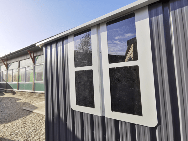 The polycarbonate window