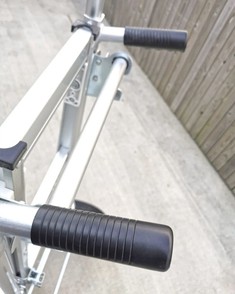 The handles on the 2 in 1 sac truck