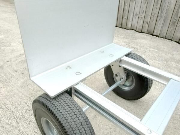 a CLOSE UP VIEW OF THE WIDE AND DEEP BASE PLATE ON THE 2 IN 1 HAAND TROLLEY FROM SHEDS DIRECT IRELAND