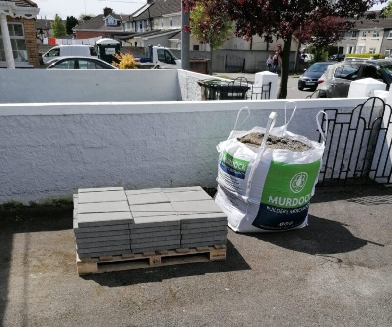 the slabs and tonne of gravel that I'd ordered from Murdocks builders merchants in my driveway ready to use