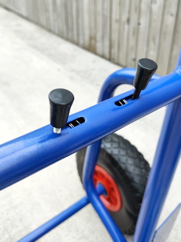 The compressible controls of the blue hand trolley which allow the movement of the back plate