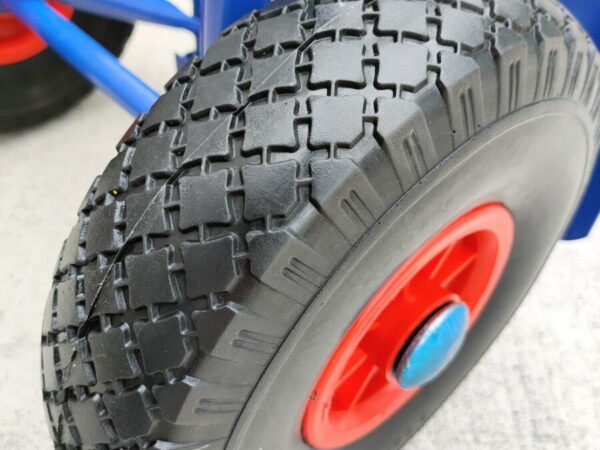 More details of the groove on the hand tyre on the compact hand trolley