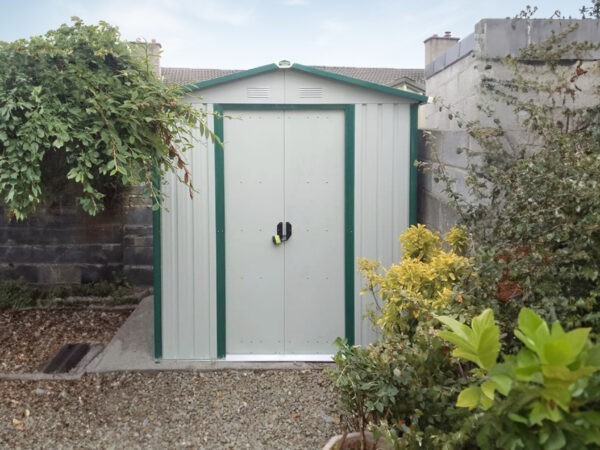 The off-white 6ft x 5ft in a backgarden in Dublin