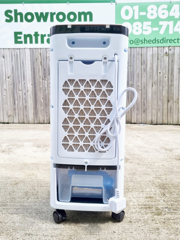The back of the air cooler. There is a diamond-mesh filter on the back, a large white plug in the middle and a handle port at the top. There is a reservoir at the bottom which is made with clear plastic