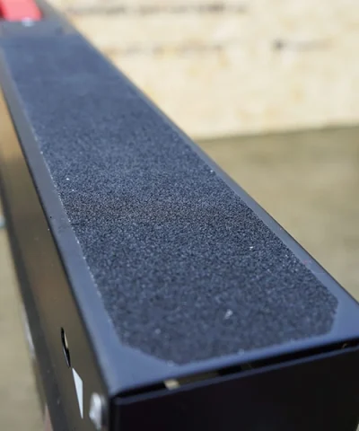 The grip surface top of the saw horse