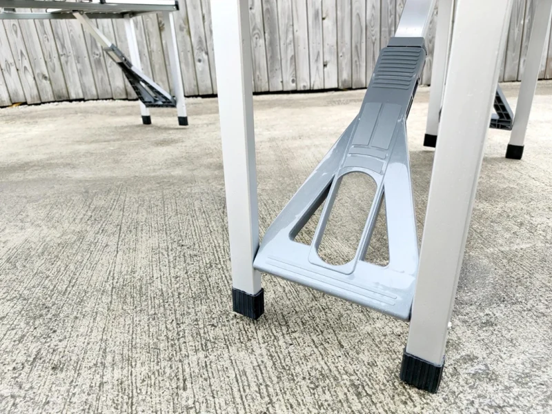 the seat support on the picnic table