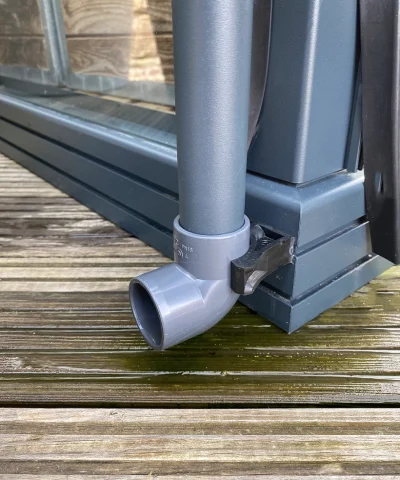 The detail on the drainpipe