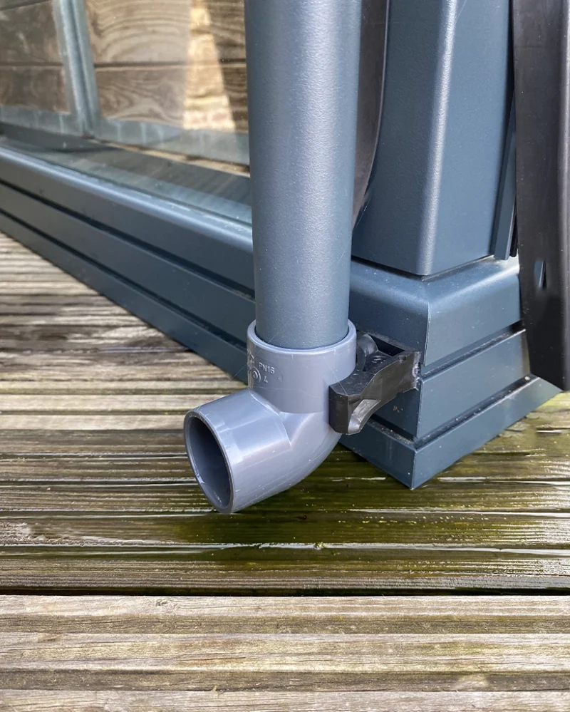 The detail on the drainpipe