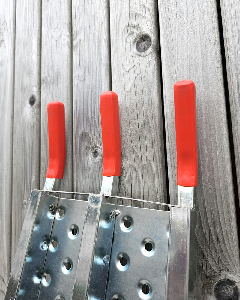 The rubber grip head on the end of the loading ramp